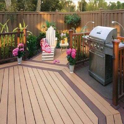 Modelo de design tradicional Waterproof Fire Resistant WPC Decking Board com kits de canto