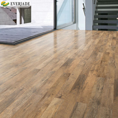 Piso de engenharia com piso de telhas laminadas impermeáveis e vantagem antiderrapante