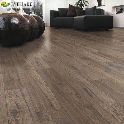 Piso de engenharia com piso de telhas laminadas impermeáveis e vantagem antiderrapante