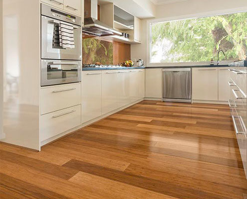 Experimente a beleza do piso de bambu ecológico para uma arquitetura sustentável