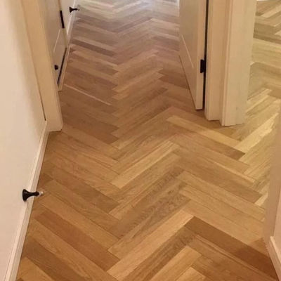 Piso de madeira de luxo SPC cor natural Fishbone Herringbone Clique Vinyl 4mm-8mm