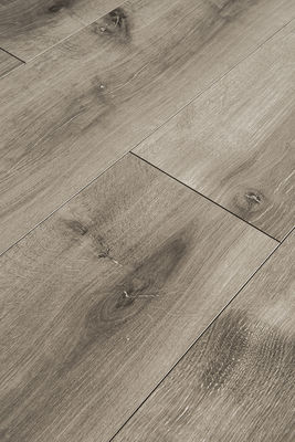 Tecnologia alemã Artenso piso laminado A adição perfeita para a sua sala de estar