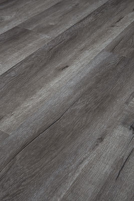 Experimente a paz e a tranquilidade com o piso laminado AC12 Função de insonorização incluída