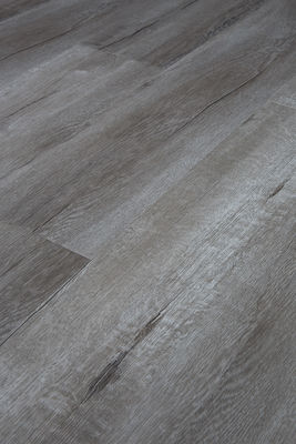 Experimente a paz e a tranquilidade com o piso laminado AC12 Função de insonorização incluída