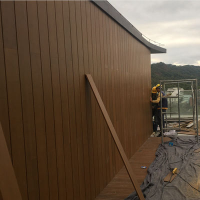 Transforme o seu espaço exterior com pisos compostos de design moderno e ecológico