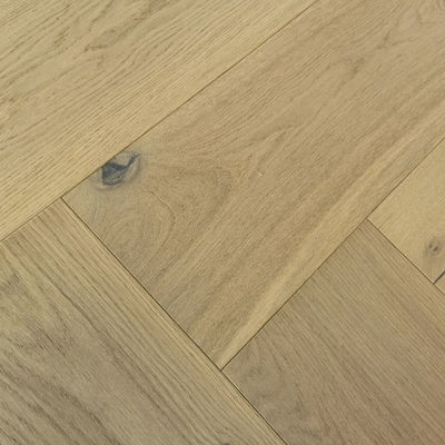 Pavimento de madeira de carvalho de espinha de peixe ecológico durável e elegante para sala de estar