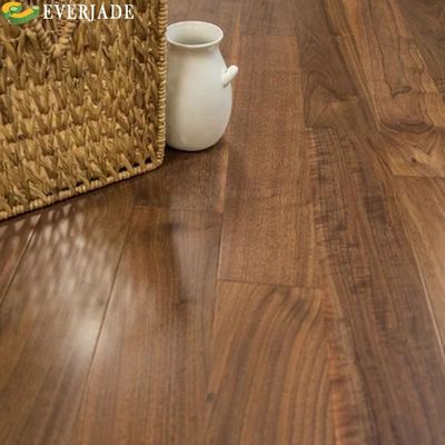 Densidade de capacidade durável 12 mm Pavimento laminado de grãos de madeira com padrão de herringbone