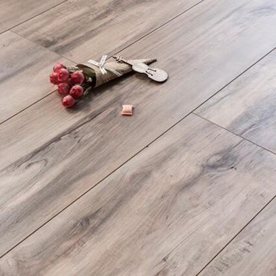 Piso de vinil laminado rígido impermeável com textura de madeira