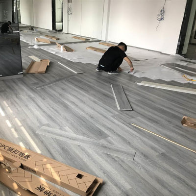 Pavimentos de plancha de vinil de interior com fácil instalação e revestimento UV à prova d'água