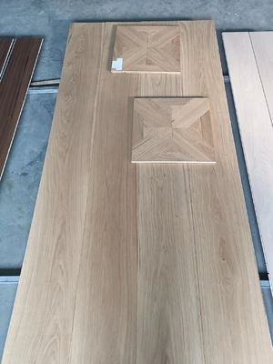 Planca de piso de madeira projetada para sala de estar com design de parquet artístico