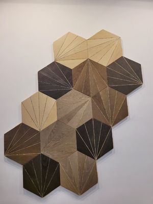 Planca de piso de madeira projetada para sala de estar com design de parquet artístico