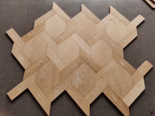 Planca de piso de madeira projetada para sala de estar com design de parquet artístico