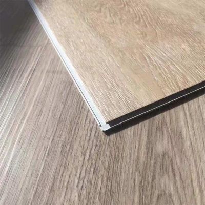 Piso SPC interior com revestimento de laca UV e fácil instalação do sistema Unilin Click