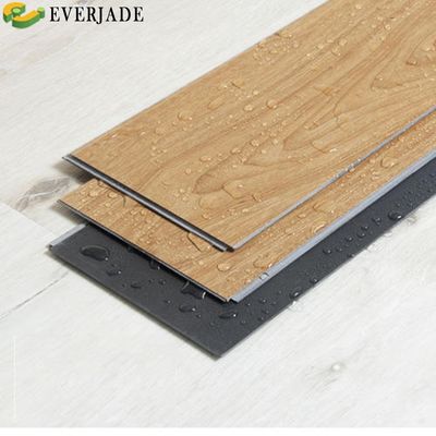 Piso SPC interior com revestimento de laca UV e fácil instalação do sistema Unilin Click