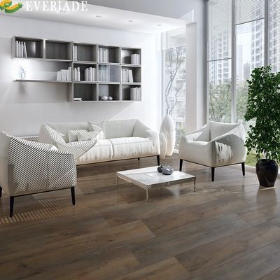 Piso SPC interior com revestimento de laca UV e fácil instalação do sistema Unilin Click