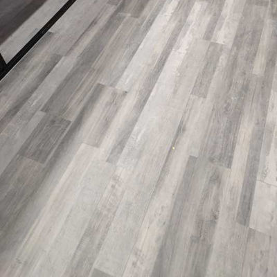 Piso SPC fácil de clicar Piso à prova de fogo à prova de água para ambientes internos 4mm 5mm