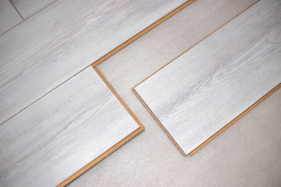 Design moderno 1218*240mm Pavimento laminado branco lavado para piso de madeira estilo moderno