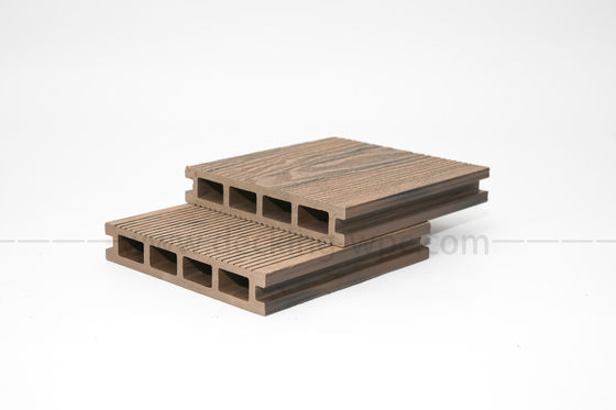 10,3%-1,4% Densidade Porto de Carregamento de Xangai 3D Deep Embossed Composite WPC Decking Boards