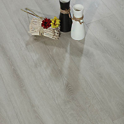 Pavimentos laminados em V-Groove com estilo V-Groove Edge em madeira cinza preta