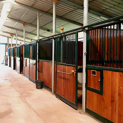 Outlet Estaleiros de cavalos Curso de corrida personalizado Clube Equestre Painéis de construção de cerca
