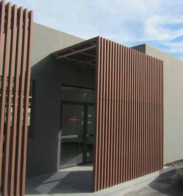 Painel de parede exterior de extrusão de WPC de cor personalizada para revestimento exterior moderno