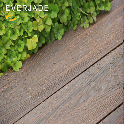 Espaço externo com Everjade Cool Temp Piso Y Muro Desenho B 1 PVC Decking