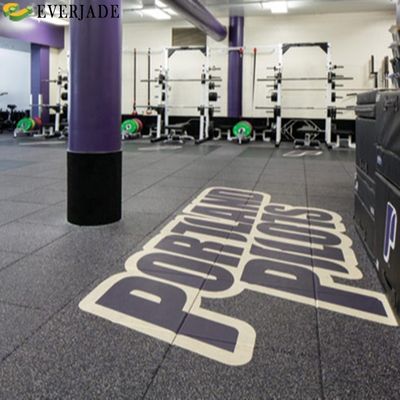 Piso de borracha de entrelaçamento personalizado para absorção de choque 15mm/25mm Gym Flooring Rolls