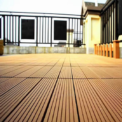 Modelo de design tradicional Waterproof Fire Resistant WPC Decking Board com kits de canto