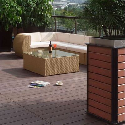 Modelo de design tradicional Waterproof Fire Resistant WPC Decking Board com kits de canto