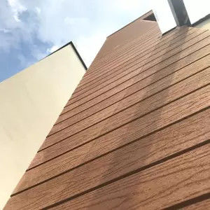Material de decoração de parede exterior Painel WPC com textura de grãos de madeira e superfície de lixação