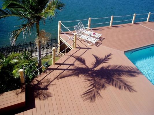 Pavimentação em madeira em relevo ecológica para jardim e pátio