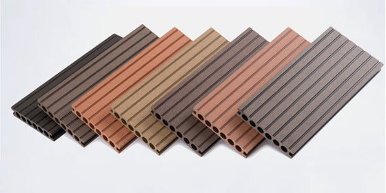 Moderno Design Estilo Envision em ranhuras Composite Wood Decking Boards com preços coloridos