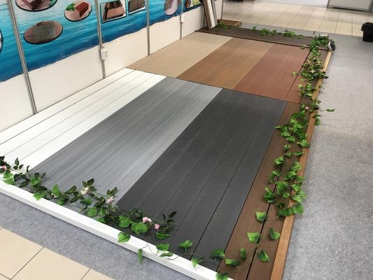 Moderno Design Estilo Envision em ranhuras Composite Wood Decking Boards com preços coloridos