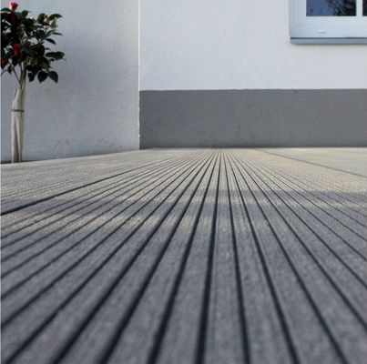 Moderno Design Estilo Envision em ranhuras Composite Wood Decking Boards com preços coloridos